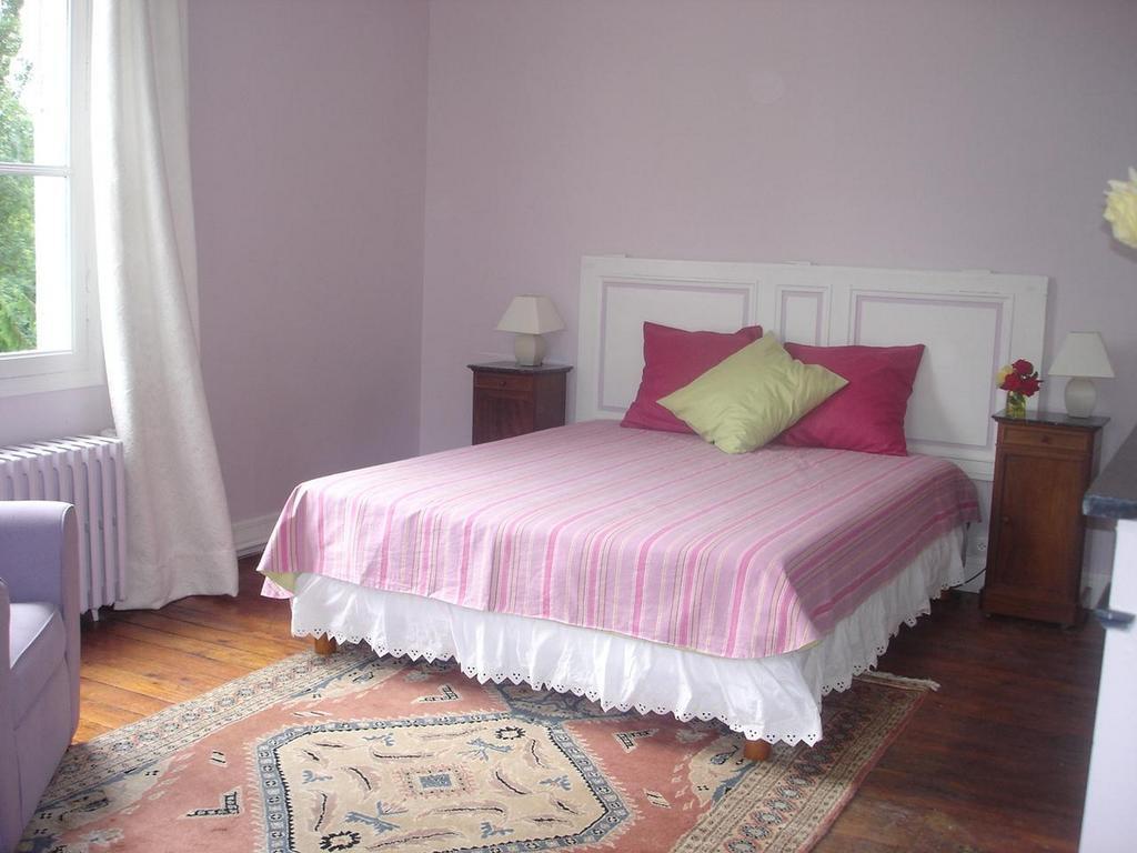Les Longchamps Bed & Breakfast Neuillé Eksteriør bilde