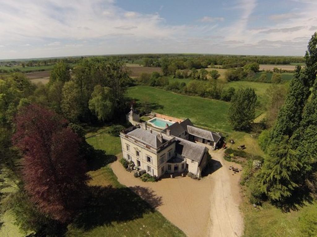 Les Longchamps Bed & Breakfast Neuillé Eksteriør bilde