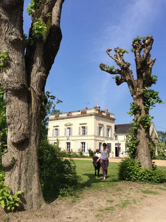 Les Longchamps Bed & Breakfast Neuillé Eksteriør bilde