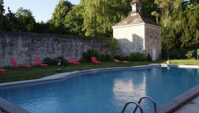 Les Longchamps Bed & Breakfast Neuillé Eksteriør bilde