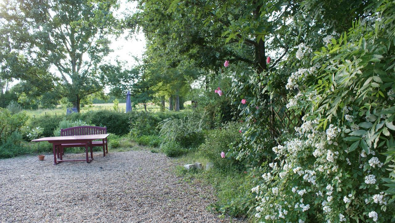 Les Longchamps Bed & Breakfast Neuillé Eksteriør bilde