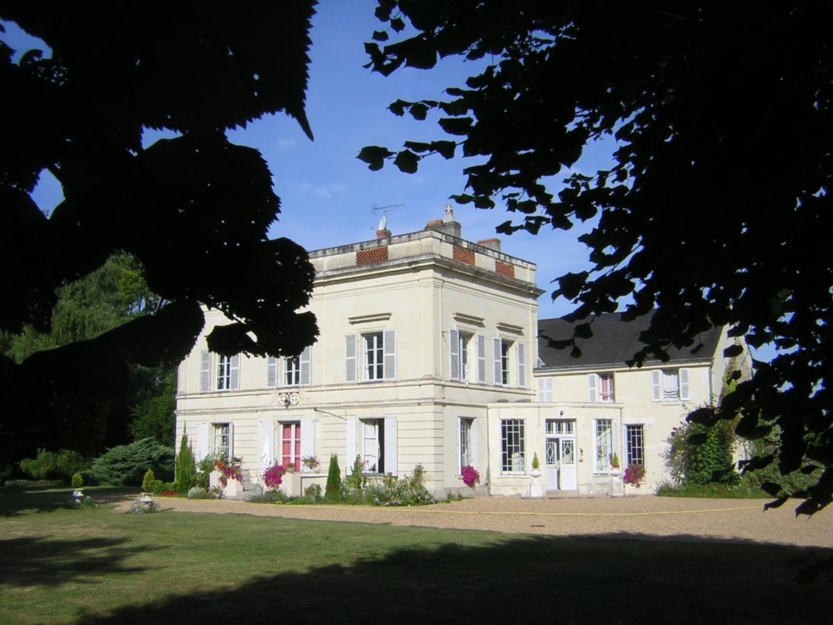 Les Longchamps Bed & Breakfast Neuillé Eksteriør bilde
